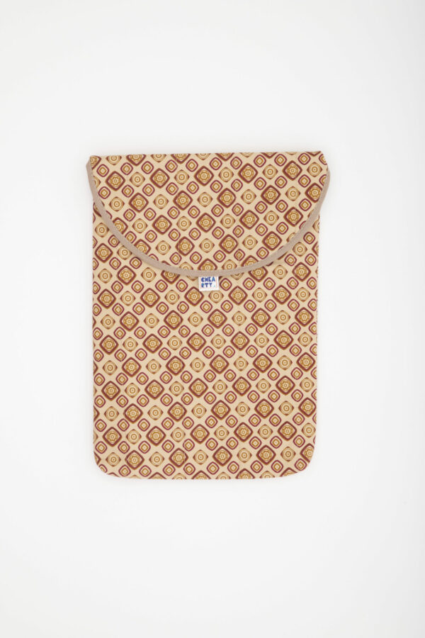 Étui PC 13 pouces fait main, motif rétro ocre et terracotta, tissu recyclé – Chkarty