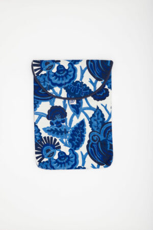 Étui PC 13 pouces fait main, motif floral bleu sur fond blanc, tissu recyclé – Chkarty