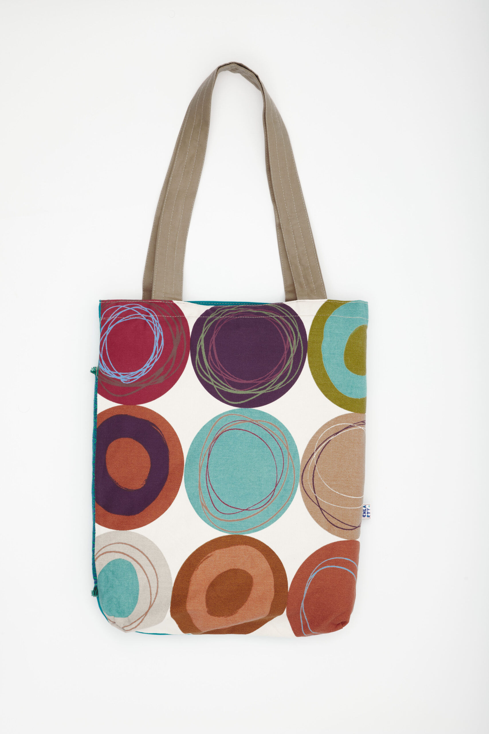 Totebag réversible Chkarty fait main en Tunisie – motif losange turquoise et cercles multicolores, tissu recyclé