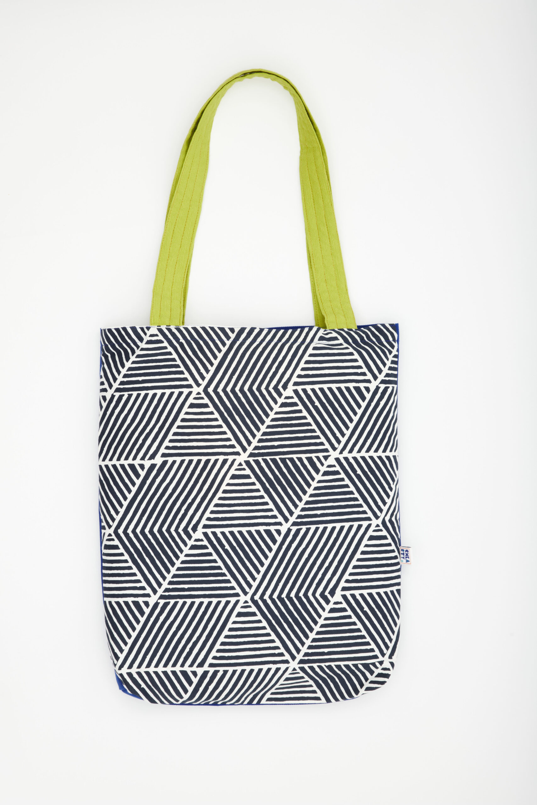 Totebag réversible fait main en Tunisie – motif triangles noir/ivoire et visuel botanique anis, tissu recyclé – Chkarty