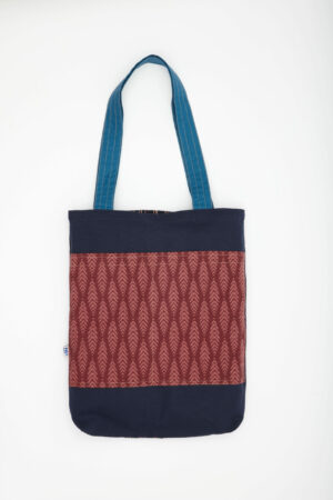 Tote bag réversible en tissu recyclé – face à rayures irrégulières noires/cuivrées et face feuillage brique – Chkarty