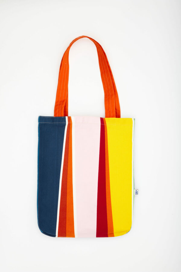 Tote bag réversible en tissu recyclé – face bogolan indigo et face à rayures colorées – Chkarty