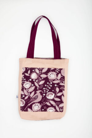 Totebag écoresponsable réversible fait main en Tunisie – motif floral oiseau prune et tissu pastel texturé – Chkarty