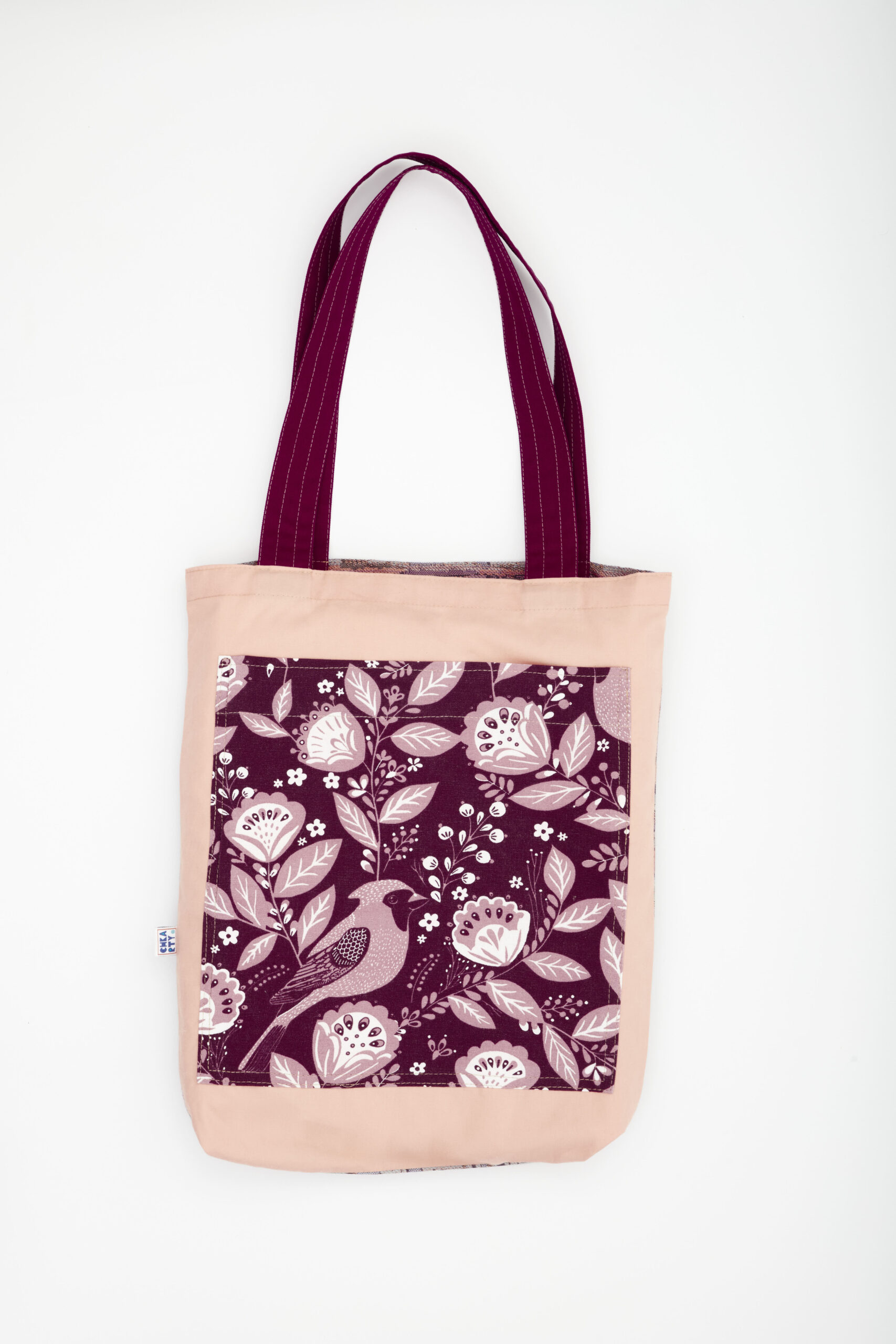 Totebag écoresponsable réversible fait main en Tunisie – motif floral oiseau prune et tissu pastel texturé – Chkarty