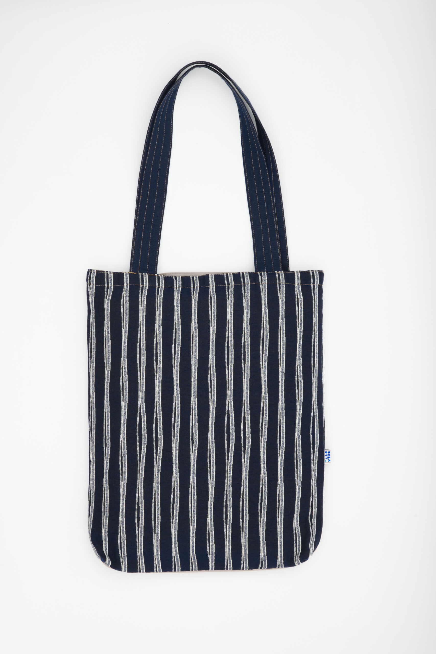Totebag écoresponsable fait main en Tunisie – motif géométrique bleu et rayures tissées – tissu recyclé – Chkarty